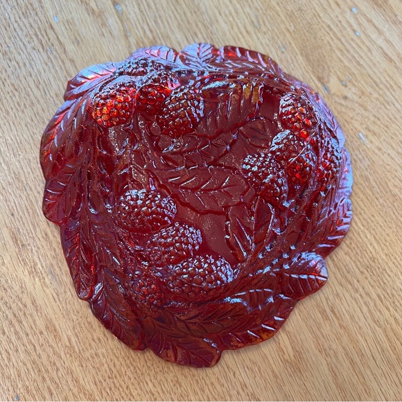 Vintage Indiana Glass Bowl Ruby Red
Dish Logan Berry Leaves 7"x2" - Picture 10 of 10